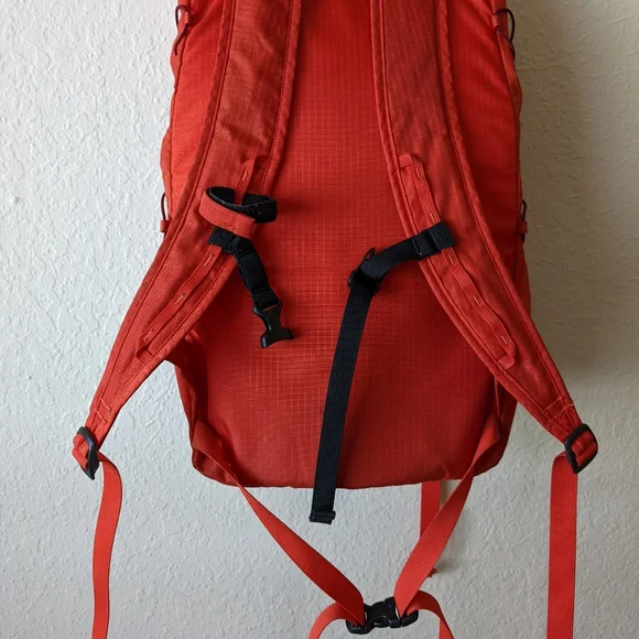ARC'TERYX Cierzo 25 Backpack Red Good Condition - Picture 3 of 6